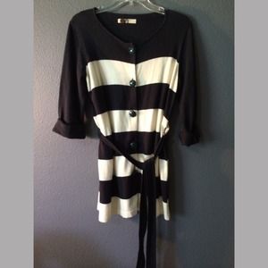 ❤️🎉SALE🎉❤️Anthropologie Navy and Cream Sweater