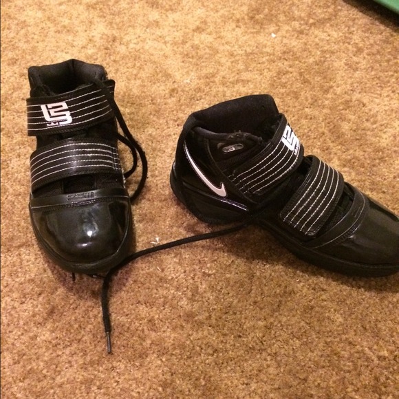 Lebron basketball shoes