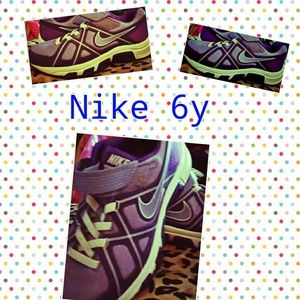 Bundled! !Two pair sneakers Nike and new Balance