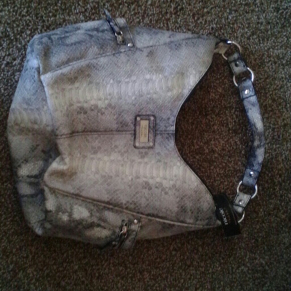 SOLD to @karak7007