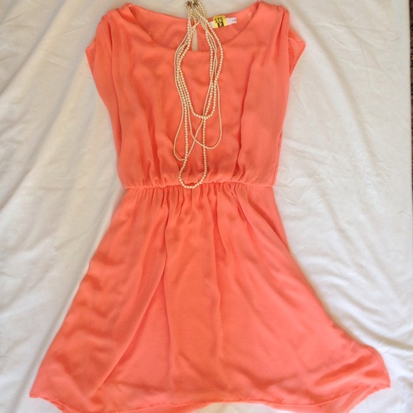 🎉HP 🎉 Like new beautiful coral dress!