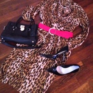 Vintage Dresses - ⭐️Vintage leopard midi dress w/pockets Vintage Dresses - ⭐️Vintage leopard midi dress w/pockets