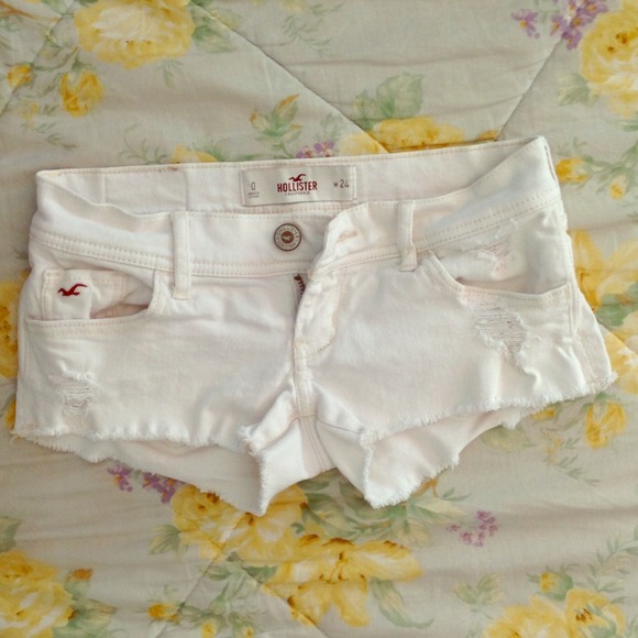 White Hollister shorts
