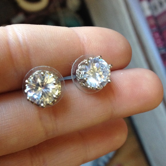 Princess crown👑 diamond earrings