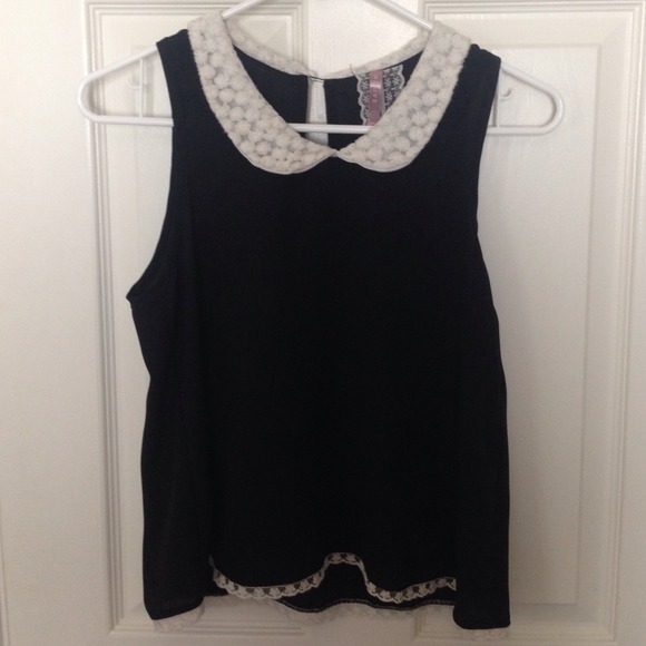 Black and white pilgrim collared blouse