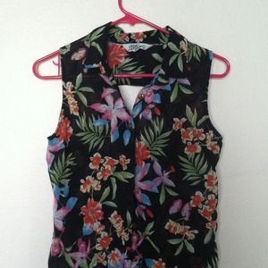 Sheer floral collared button up tank