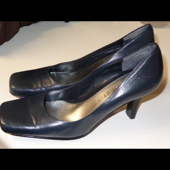 Nine West navy blue pumps