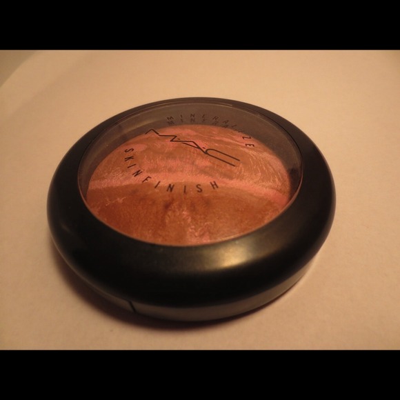 MAC Mineralize Skinfinish in 'Rio'