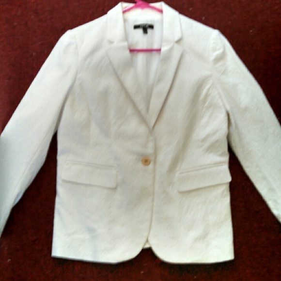 White Apt 9 blazer NWT