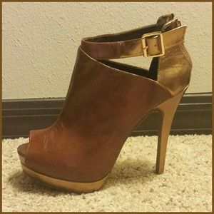 High heels pumps brown