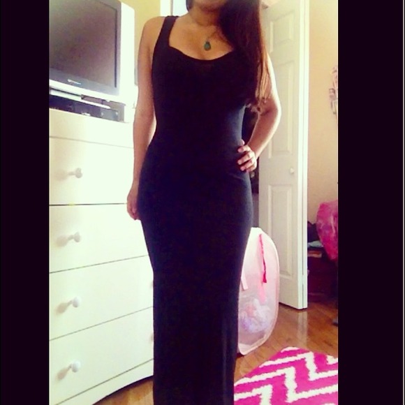 BLACK BODYCON MAXI DRESS