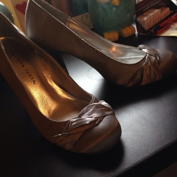 Silver Heels - Picture 3 of 3