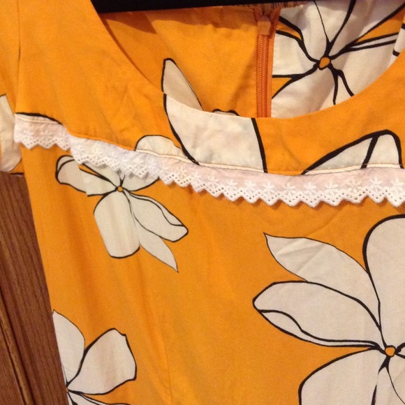 Hinano Tahiti🌺 med short flower print sun dress - Picture 2 of 3