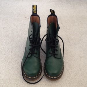 Dr. Martens hunter green