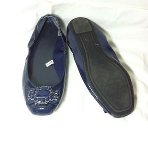 Navy flats (ballet flats), Adjustable