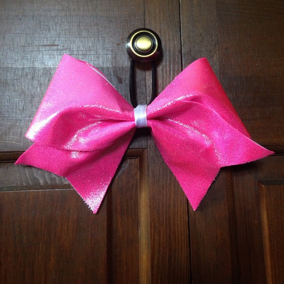 Cheerleading bow