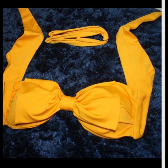 ??Yellow Bow ?? - Picture 2 of 4