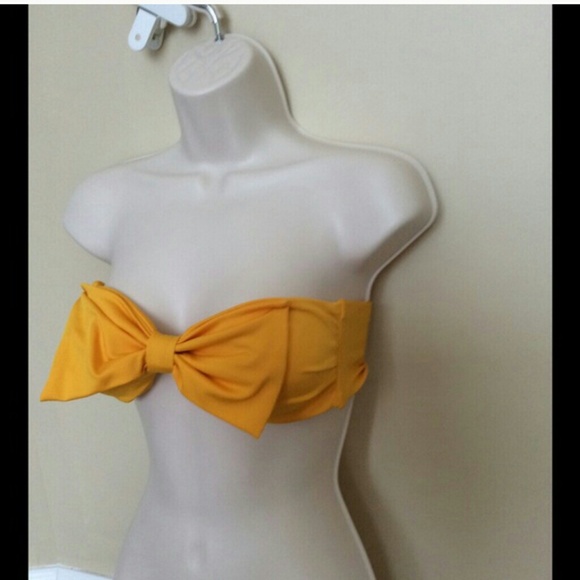 Tops - ??Yellow Bow ??