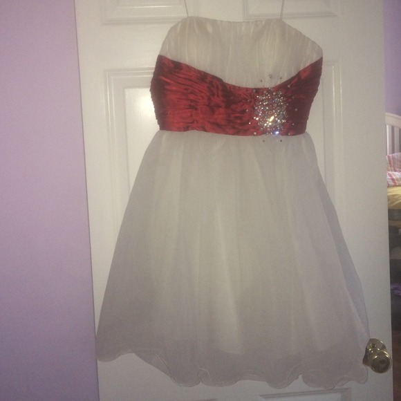 Narianna Red and White dress