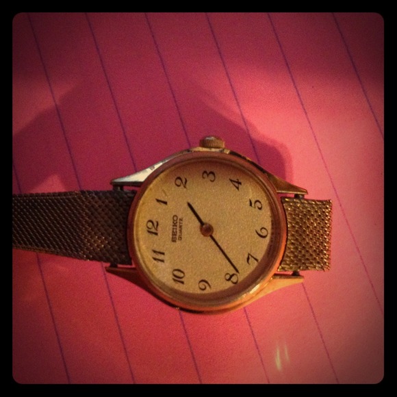 Loving vintage Seiko gold tone mesh watch 1970s