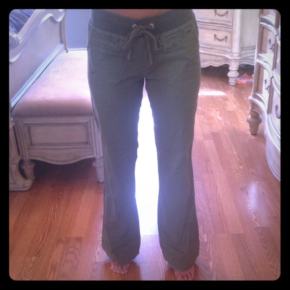 Pink by Victoria's Secret green cargo pants.Size 1