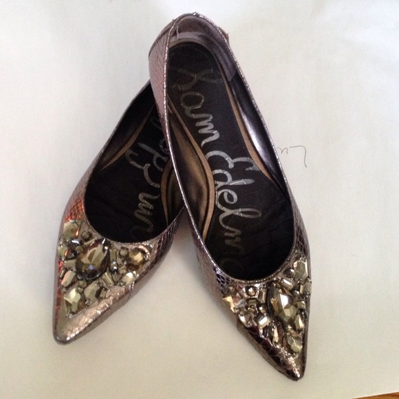 Pretty pointed toe ballet flats.. final price