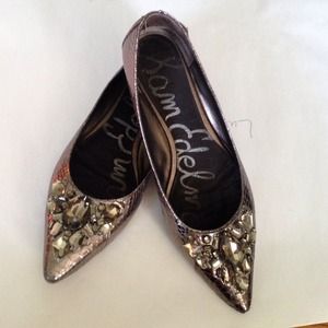 Pretty pointed toe ballet flats.. final price