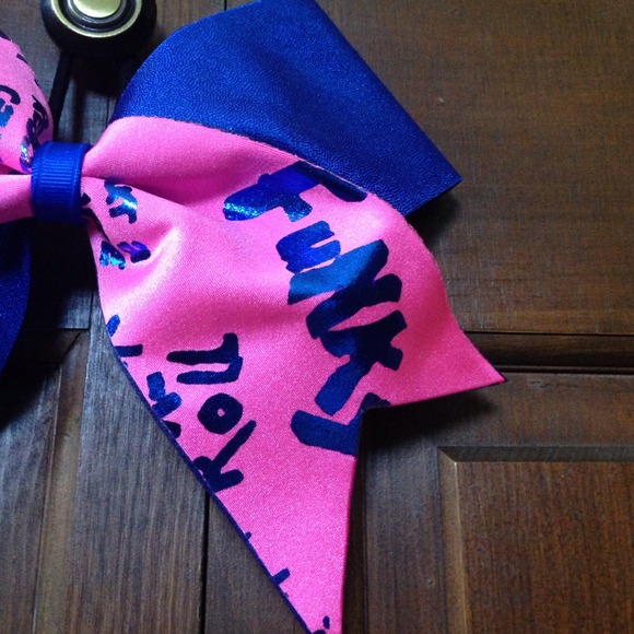 Cheerleading bow - Picture 2 of 2