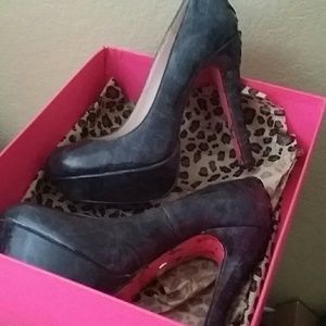 🔥🔥SALE Navy betsy johnson heels