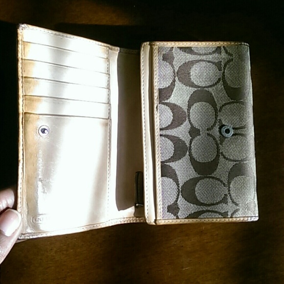 Coach Bags - Signature Coach Wallet Coach Bags - Signature Coach Wallet