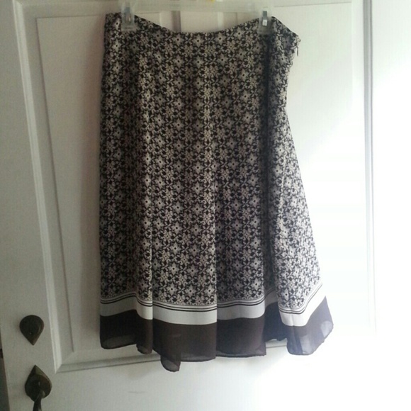 Beautiful printed knee length skirt