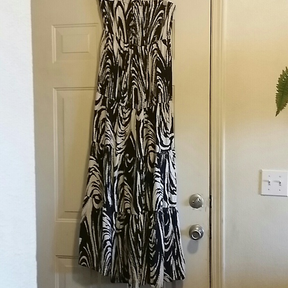 New York and Co Black and White strapless Maxi - Picture 1 of 1