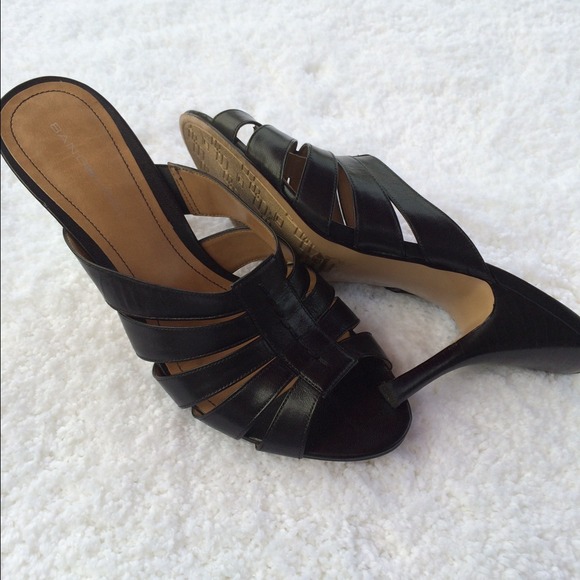 Reserved - Size 9 Bandolino sandals was $20