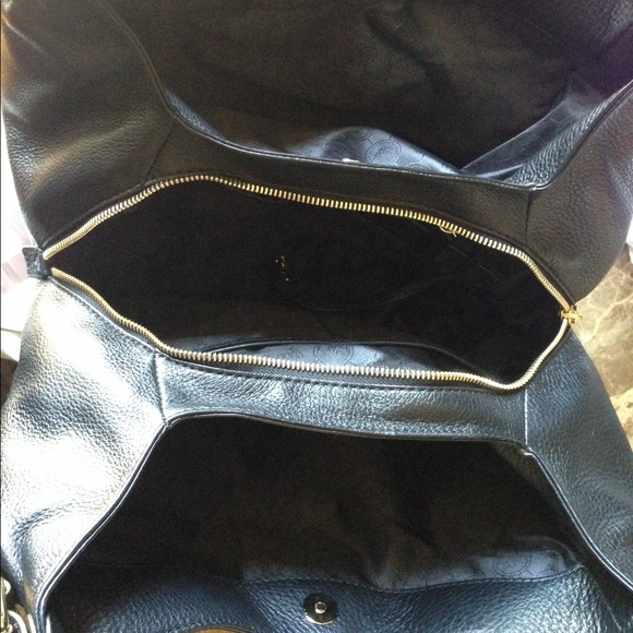 ****SOLD****Michael Kors Black leather Bag - Picture 4 of 4