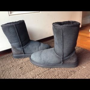 Black Short Uggs