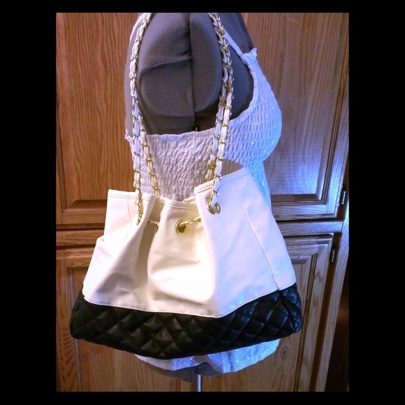Black & Cream purse with chain straps