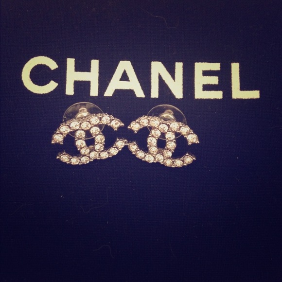 Chanel ear ring
