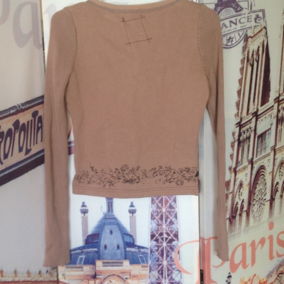 Light brown and pink sweater accented w/ flowers - Picture 2 of 4