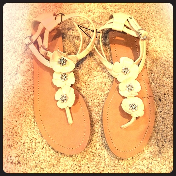 Forever 21 cream flower sandals