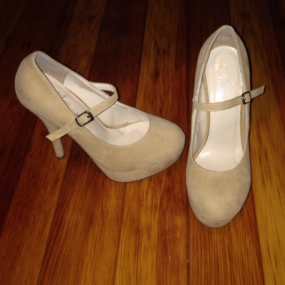 Nude Heels 💕PRICE NEGOTIABLE, MAKE AN OFFER!