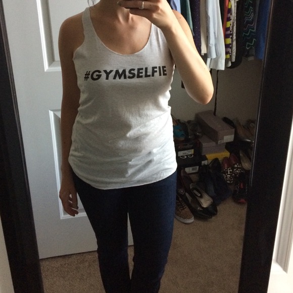 NWOT Mirror #GYMSELFIE Gray Racerback Workout Tank - Picture 3 of 4