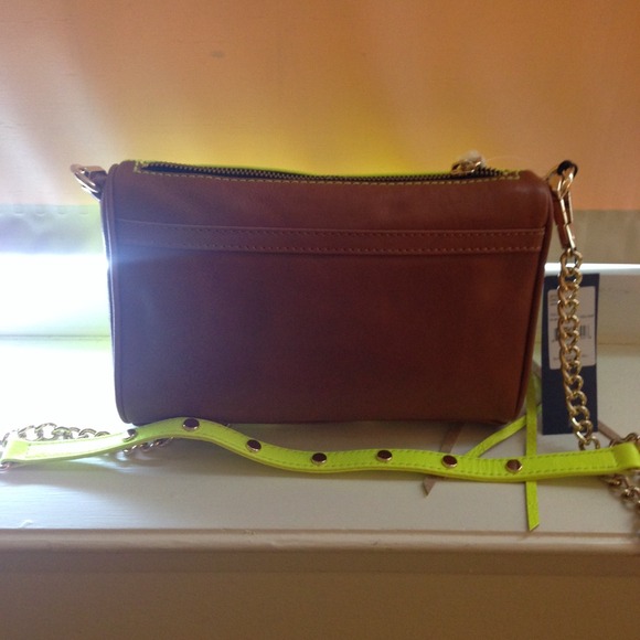 ❌SOLD❌❌Rebecca Minkoff Mini Neon Yellow Mac - Picture 3 of 4