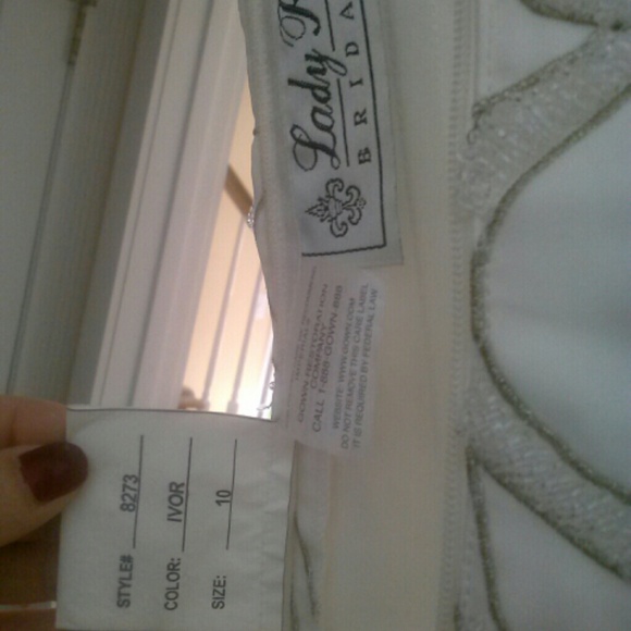 Wedding dress - Picture 3 of 3