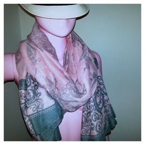 ❌SOLD❌Pink and Silver Paisley Print Scarf❌SOLD❌