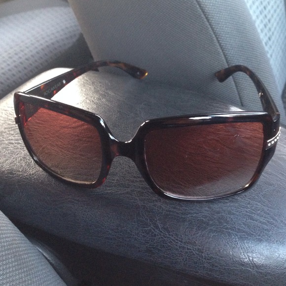 🎉FREE🎉 Rocawear Sunglasses