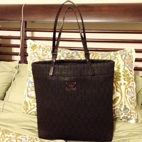 Black Michael Kors tote