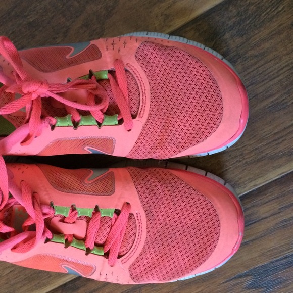 ❌SOLD❌🎀 Nike Free Hot punch/coral 5.0 - Picture 4 of 4