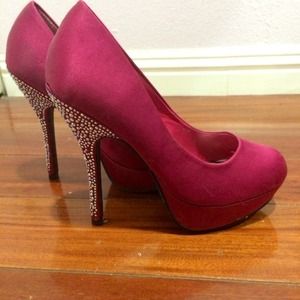 Fuschia round-toe pumps. 4 inch heels.