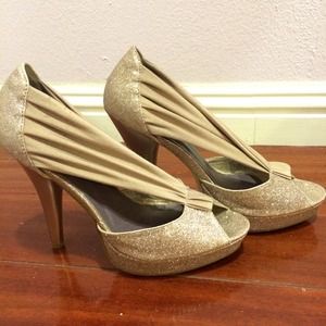 SteveMadden peep-toe pumps. Gently worn!