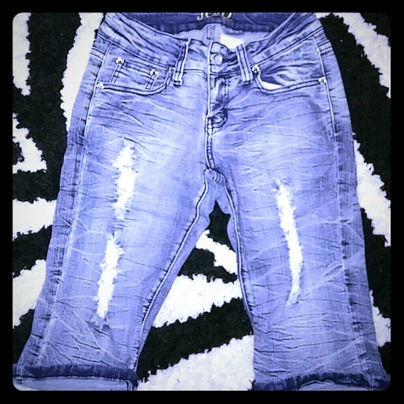 Cute ripped over the knee shorts - Picture 1 of 2